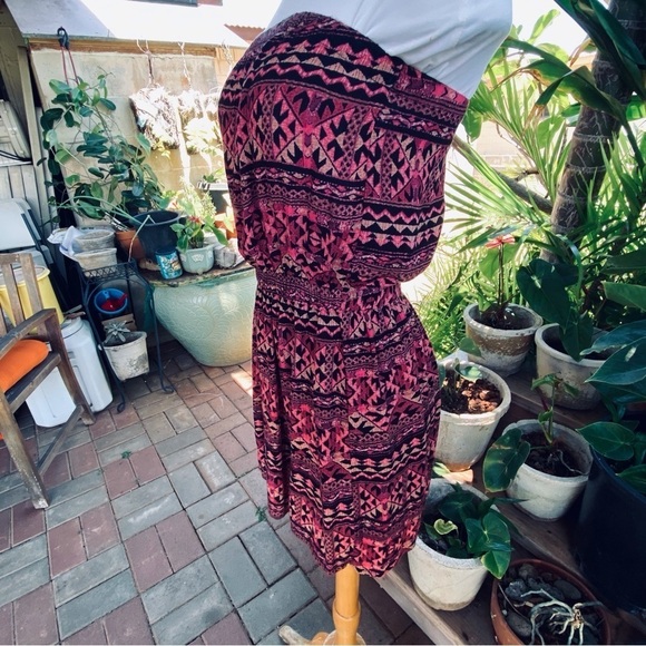 Forever 21 strapless dress so cute! - Picture 3 of 7